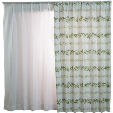 Disney Store Winnie the Pooh Blackout Curtain with Wreath