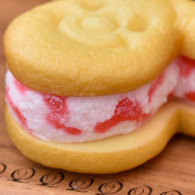 Disney Store - Kewpie Piglet / Halskette Erdbeer-Cookie-Sandwich-Eis - Schmuck Japan Disney Store