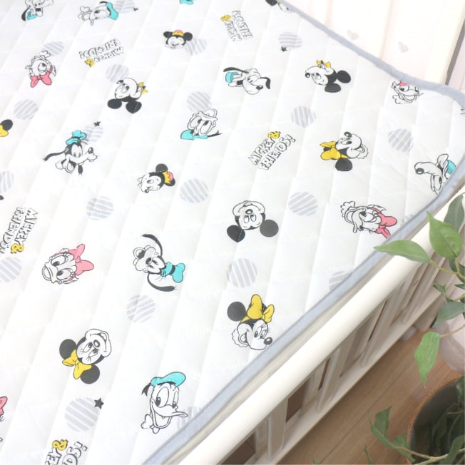 Disney Store - Kühlender Mickey & Friends Quilt-Pad - Haushaltswaren